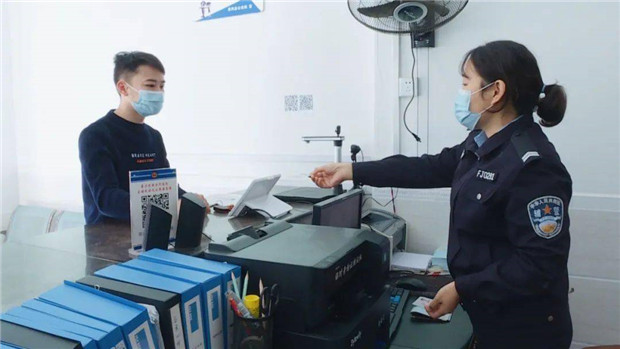 來鳳各鄉(xiāng)鎮(zhèn)“臨時身份證自動制證機(jī)”已啟用